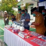 Wartawan soroti barang bukti yang dimusnahkan oleh kejaksaan negeri kotawaringin Barat aa0969a5 8a24 4e01 98ed bf747e1e852d