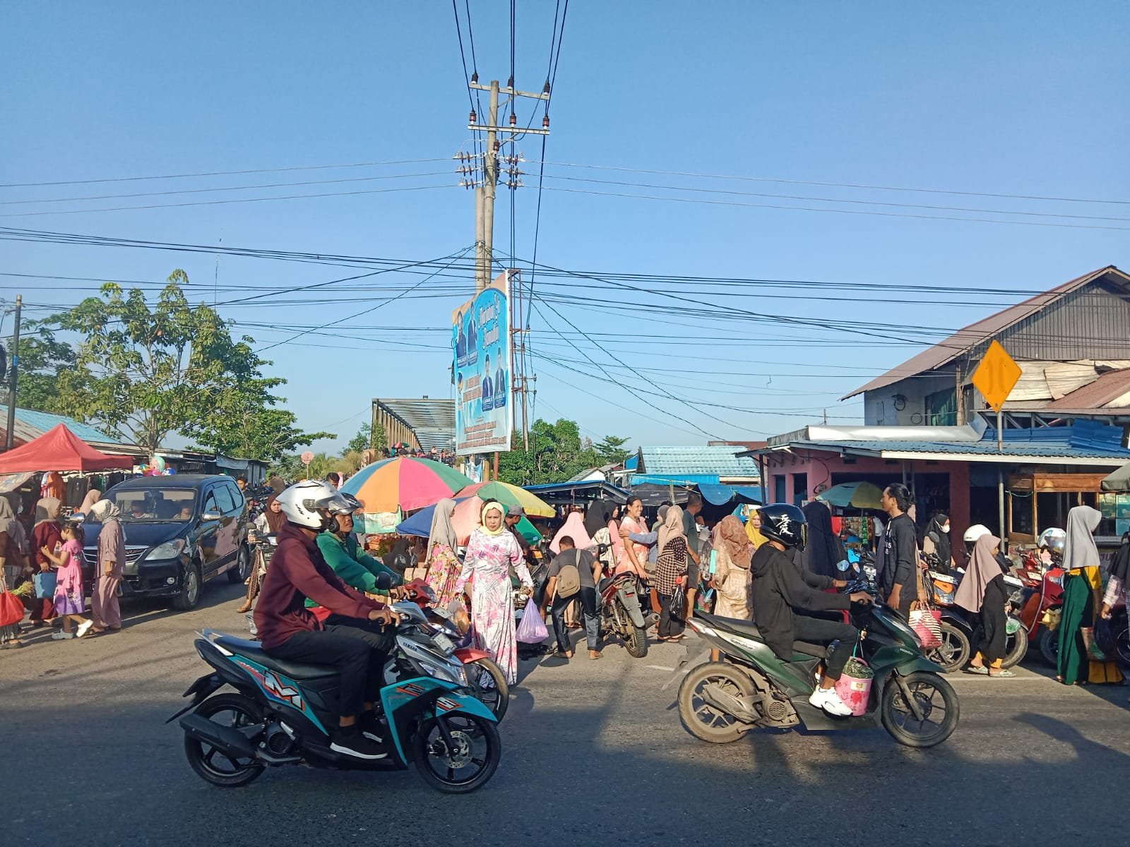 Menyambut Hari Raya Idul Adha Pasar Anjir Muara dipadati Pengunjung 1b70b5f3 096f 4b75 8707 66db1e29c880