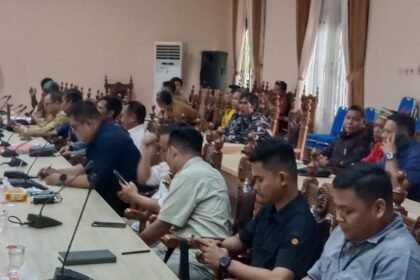 Bagian Persidangan Alpian sampaikan kepada awak Media Rapat Dengar Pendapat dilakukan tertutup wartawan pertanyakan ? 3b7286ba f9f4 437a 96c8 cfc44b4ee02c