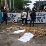 Bangkai Ayam Bertebaran di Halaman PLN UP3 Palangka Raya, Polisi Tetap Tegar Amankan Aksi img 20260729 wa0065