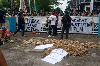 Bangkai Ayam Bertebaran di Halaman PLN UP3 Palangka Raya, Polisi Tetap Tegar Amankan Aksi img 20260729 wa0065
