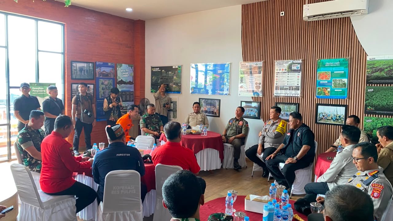 Kunjungan Menko Polhukam dan Rapat Koordinasi Penanganan Karhutla di Kalimantan Tengah Bahas Penguatan Pemadaman yang Efisien img 20260731 wa0039