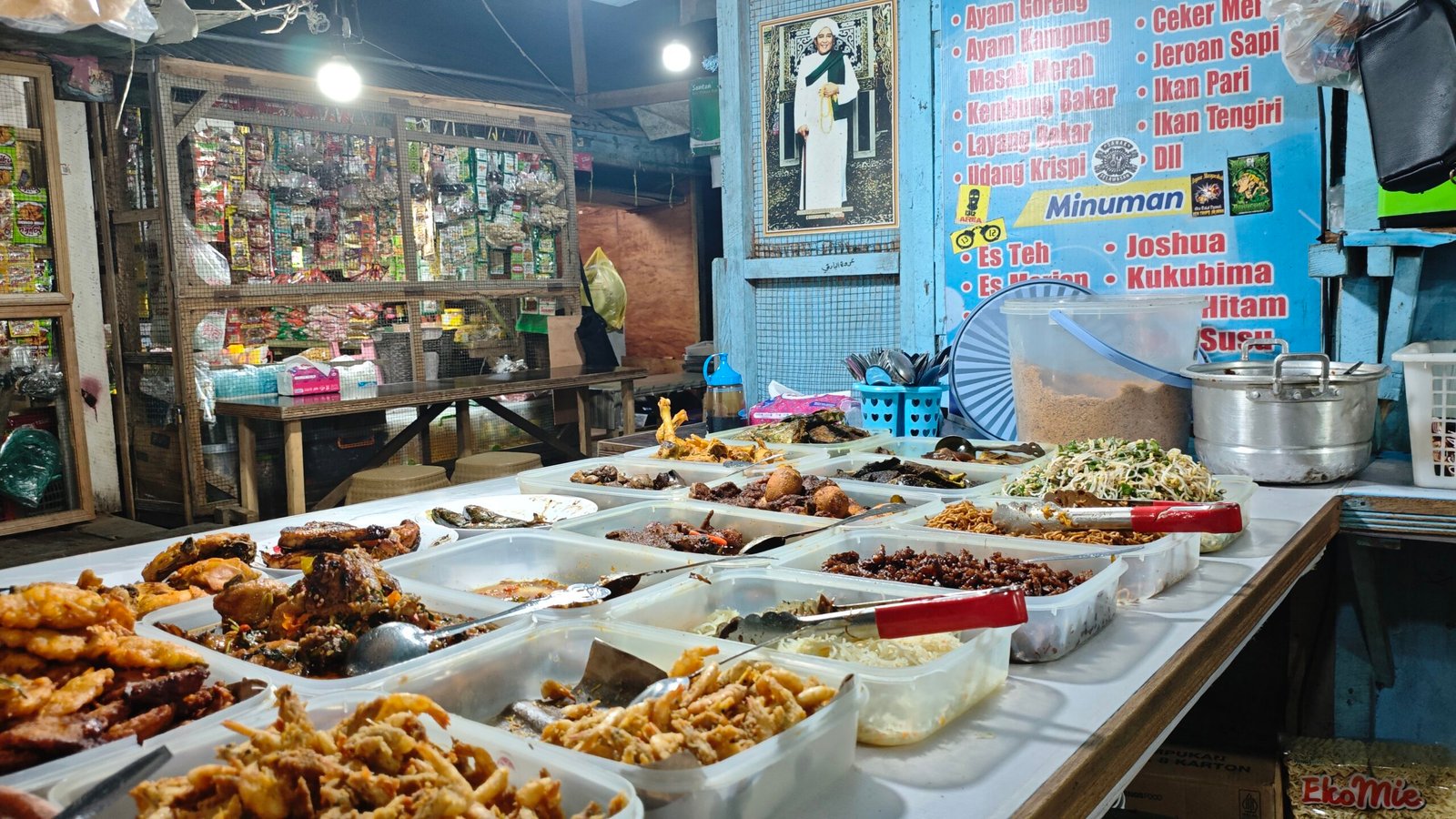 Warung Biru Pasar, Kuliner Murah dan Nyaman bagi Semua Generasi Pangkalan Bun img 20260730 010301