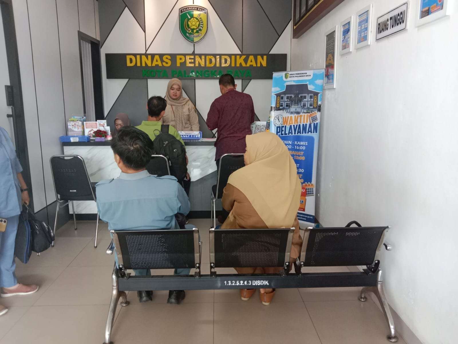 Pelayanan Disdik Kota Palangka Raya Dinilai Ramah, Tertib, dan Tidak Berbelit-belit img 20260804 wa0043