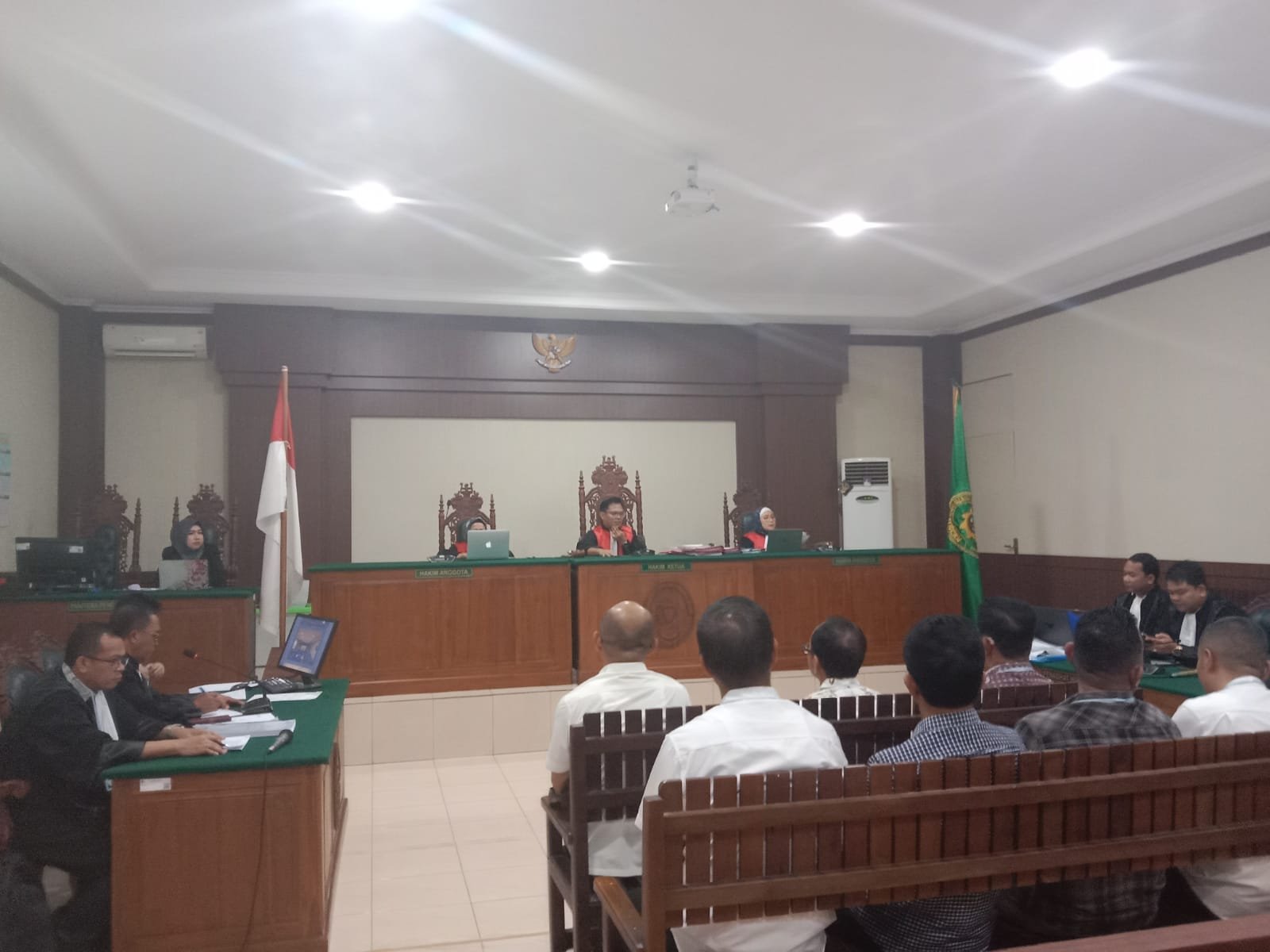 Sidang Perkara Tipikor Berlanjut, Hakim Periksa Bukti yang Disampaikan Para Terdakwa img 20260810 wa0012