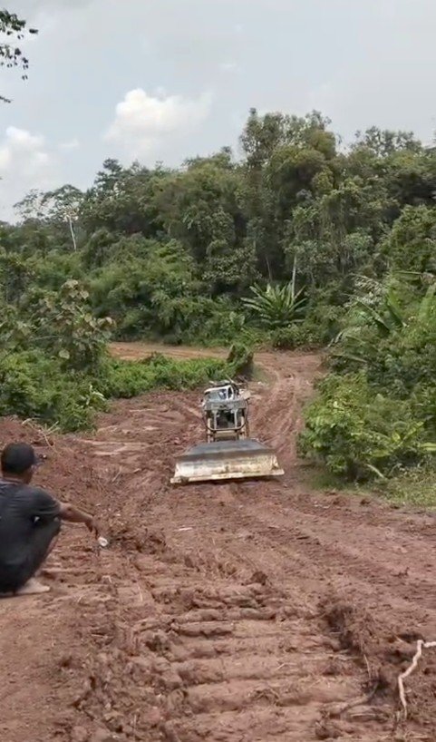 Warga Apresiasi Perubahan Desa Karang Besi, Kepemimpinan Petrus Ito Pangestu Dinilai Semakin Dekat dengan Kebutuhan Masyarakat img 20260810 wa0043
