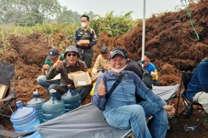 Perkuat Tenaga Relawan Karhutla, PT Mantobi Salurkan Bantuan dan Suplemenpangkalan Bun – LensaExpres.com. Kepedulian terhadap para relawan yang berjibaku di lapangan dalam penanganan kebakaran hutan dan lahan (karhutla) terus mendapat dukungan. PT Mantobi menyalurkan bantuan dan suplemen untuk membantu menjaga stamina para relawan. img 20260916 wa0000(1)