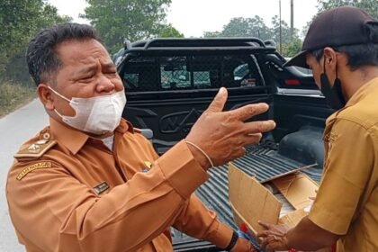 Dua Kades di Kotawaringin Lama Peduli Karhutla, Sumbangkan Genset dan Logistik untuk Relawan img 20260916 wa0003