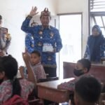 Bupati Sukamara Bagi Masker dan Susu di Sekolah SDN Laman Baru img 20260918 wa0041