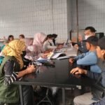Ratusan Warga Antre Pengambilan Dana Kartu Huma Betang Sejahtera di Bank Kalteng img 20260929 wa0062