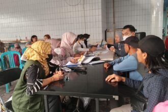 Ratusan Warga Antre Pengambilan Dana Kartu Huma Betang Sejahtera di Bank Kalteng img 20260929 wa0062