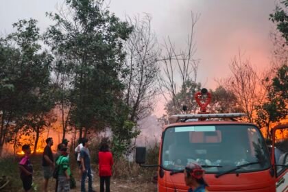 Karhutla Dekati Permukiman Warga Tatas, Tim Bergerak Cepat Padamkan Api img 20260922 174345