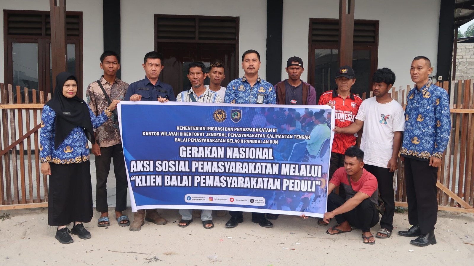 Bapas Pangkalan Bun Libatkan Klien dalam Aksi Sosial, Bersihkan Mushola Baiturrahman img 20261001 wa0096