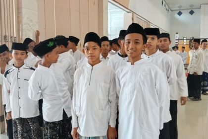 Momen Sederhana Hari Santri di Sukamara, Jabat Tangan Bupati Jadi Kebahagiaan Tersendiri img 20261022 wa0072