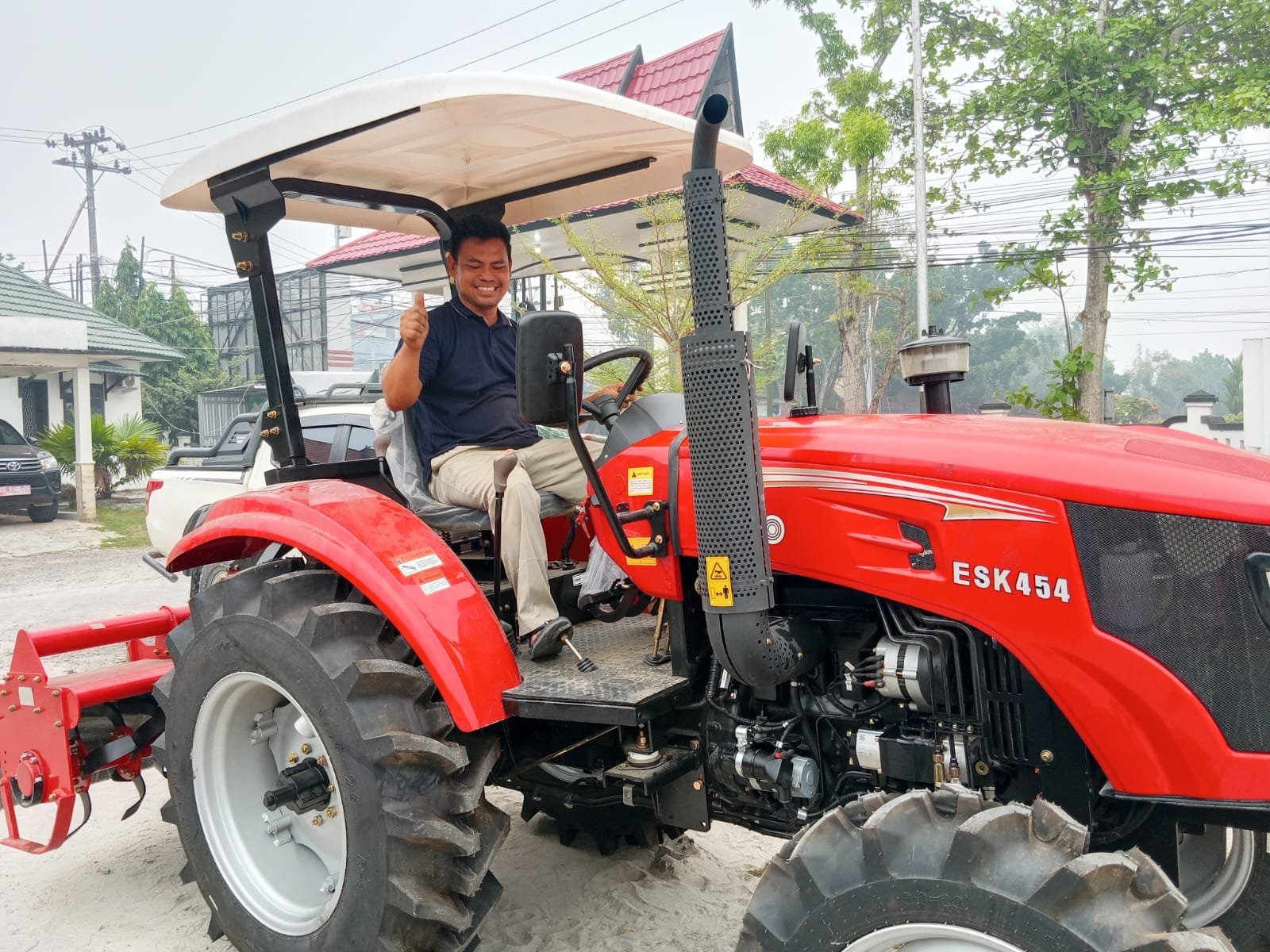 Komisi IV Bambang Purwanto Salurkan 187 Unit Alsintan untuk 44 Kelompok Tani di Kobar img 20261026 wa0063